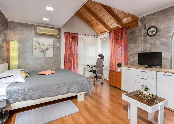 1 Bedroom Amazing In Lägenhet *